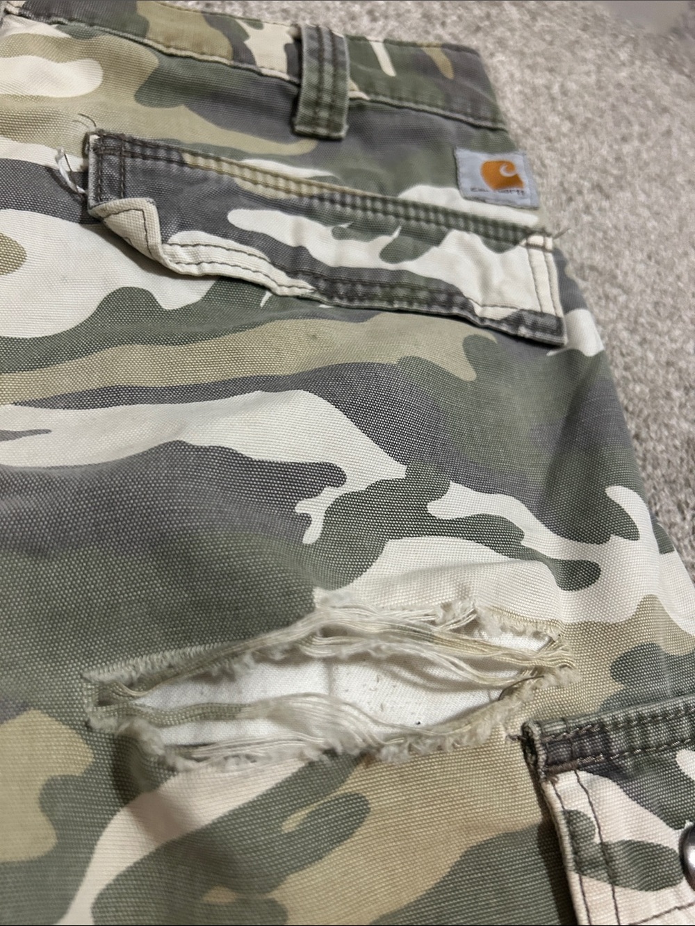 Vintage Carhartt Distressed Camo Cargo Shorts Relaxed Fit - Picture 6 of 8